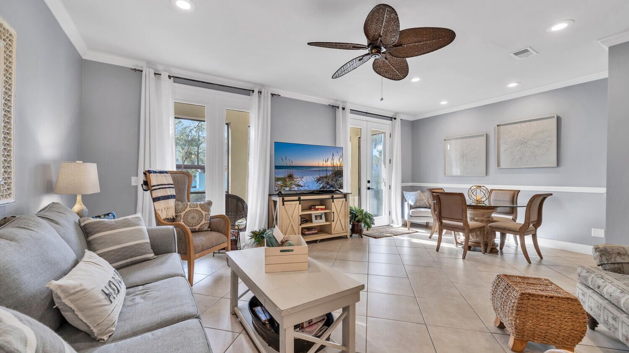 Photo of Livingroom in Gulf Place