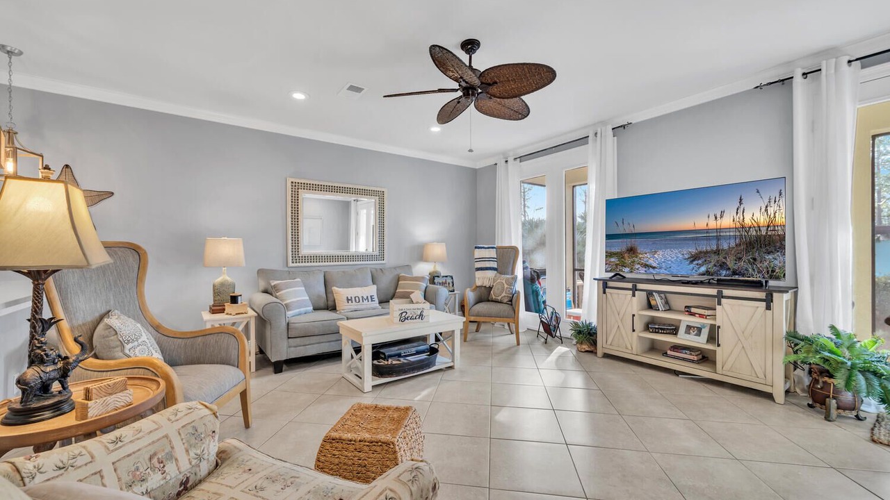 Photo of Livingroom in Gulf Place