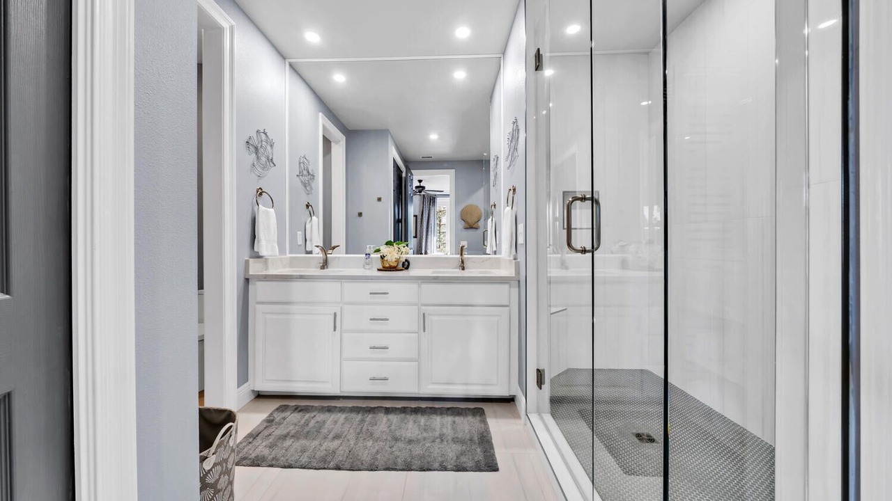 Photo of Bathroom in Gulf Place