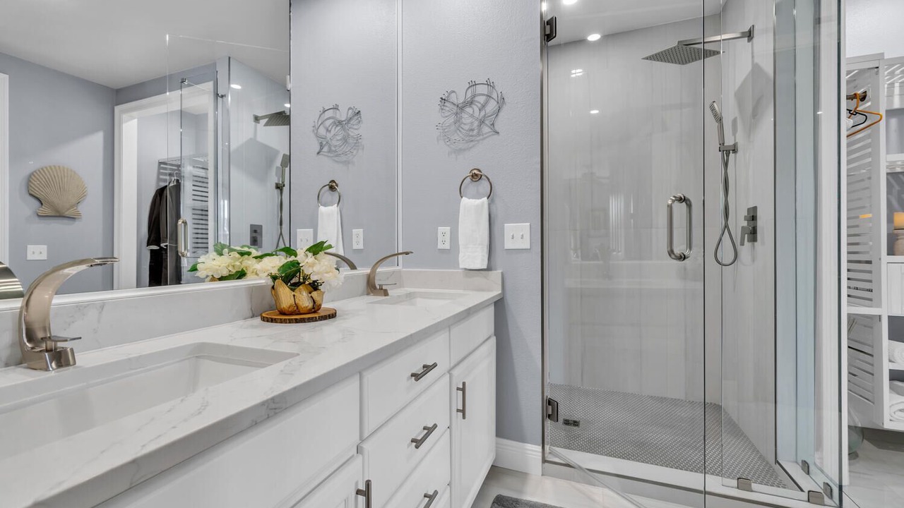 Photo of Bathroom in Gulf Place