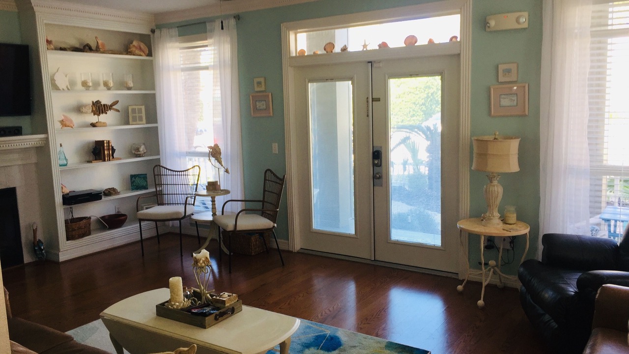 Photo of Livingroom in Crystal Shores