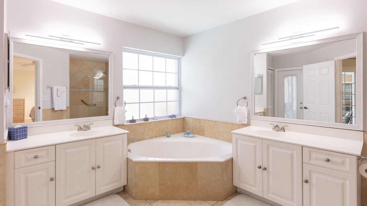 Photo of Bathroom in Crown Pointe