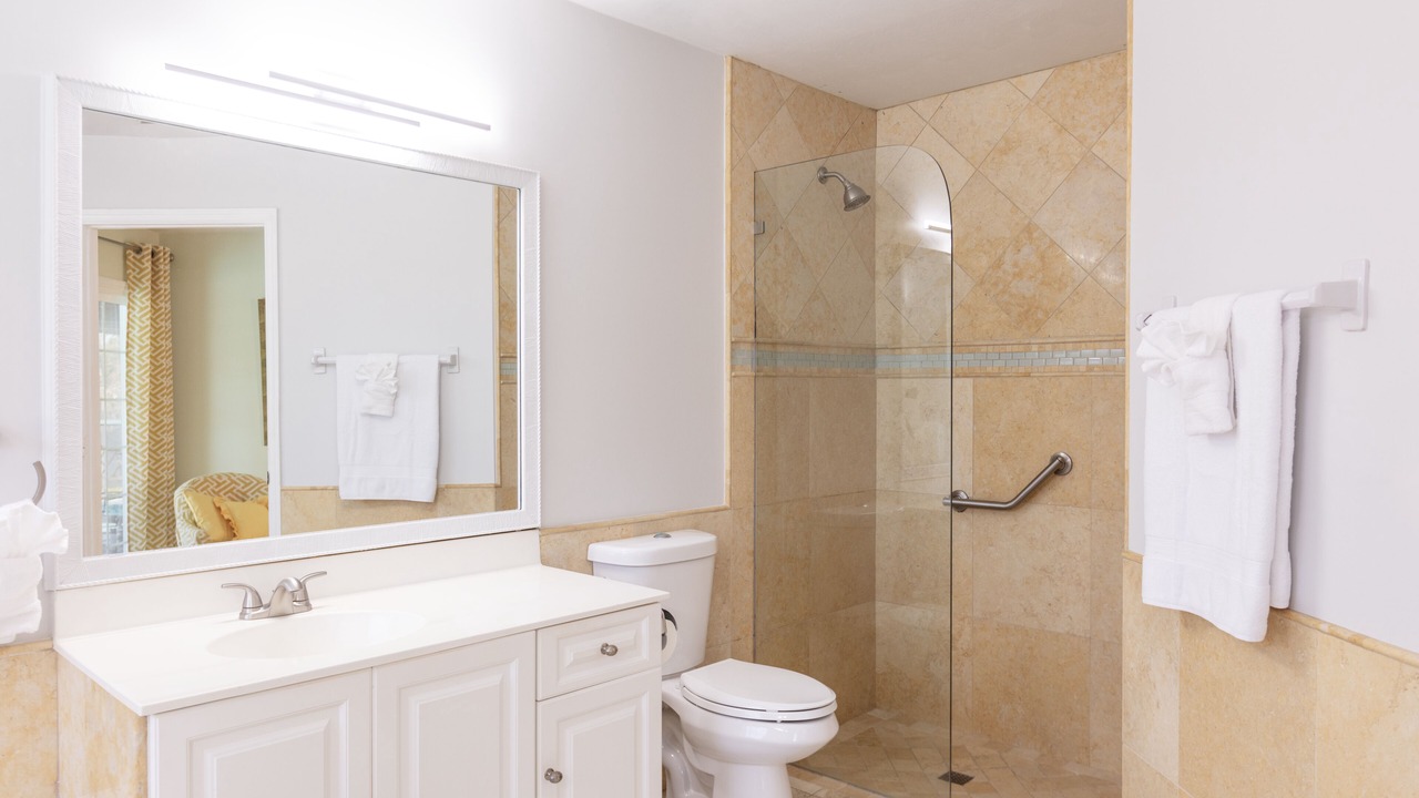 Photo of Bathroom in Crown Pointe