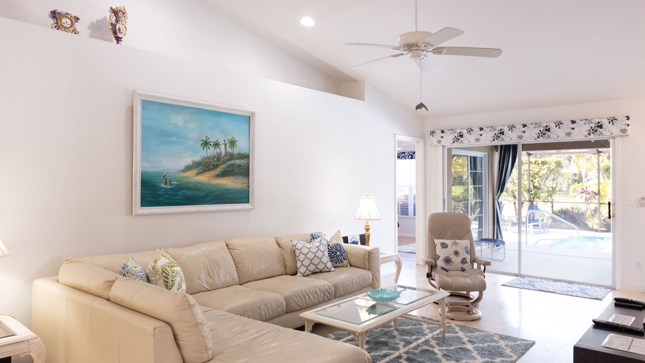 Photo of Livingroom in Crown Pointe