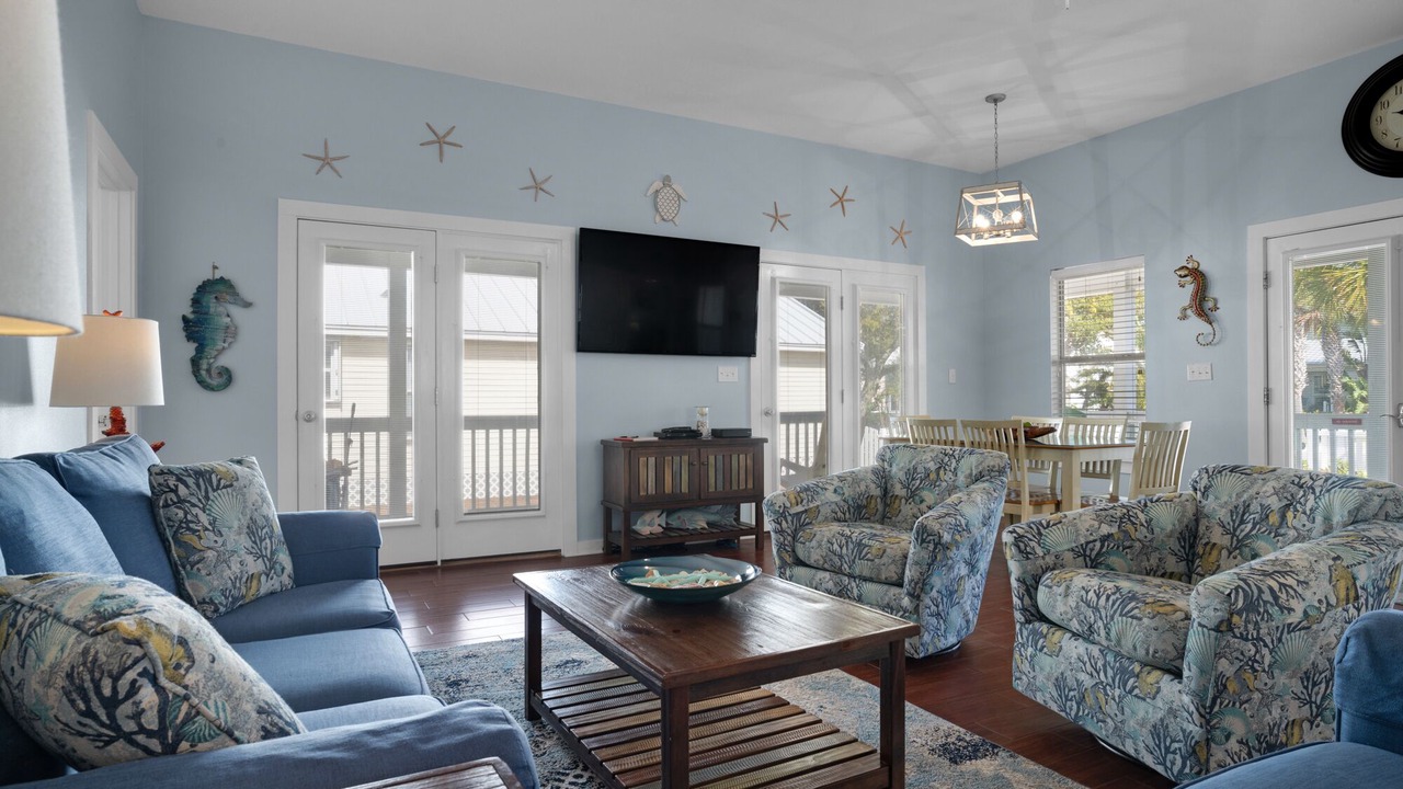 Photo of Livingroom in Clipper Cove