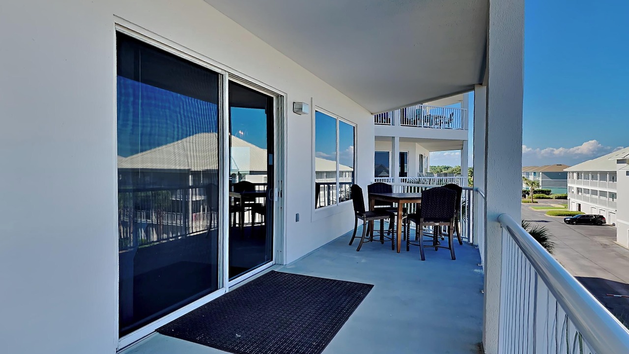 Photo of Patio Balcony in Avalon Beach Estates