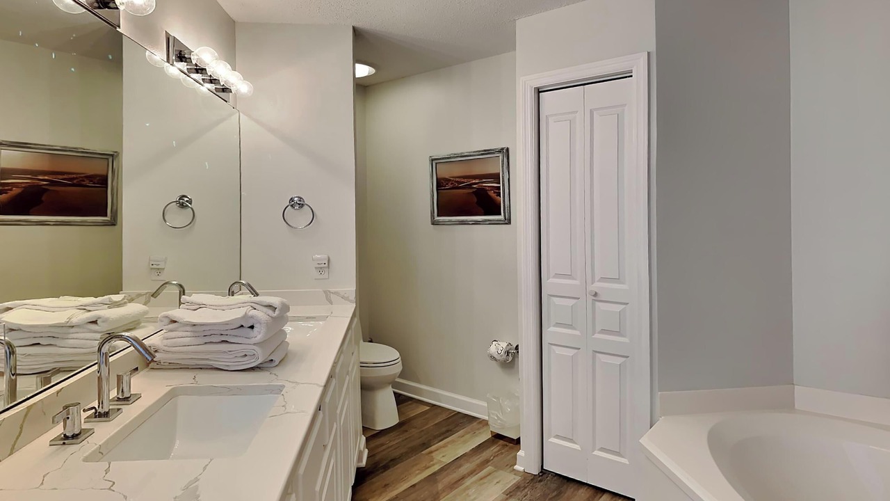 Photo of Bathroom in Avalon Beach Estates