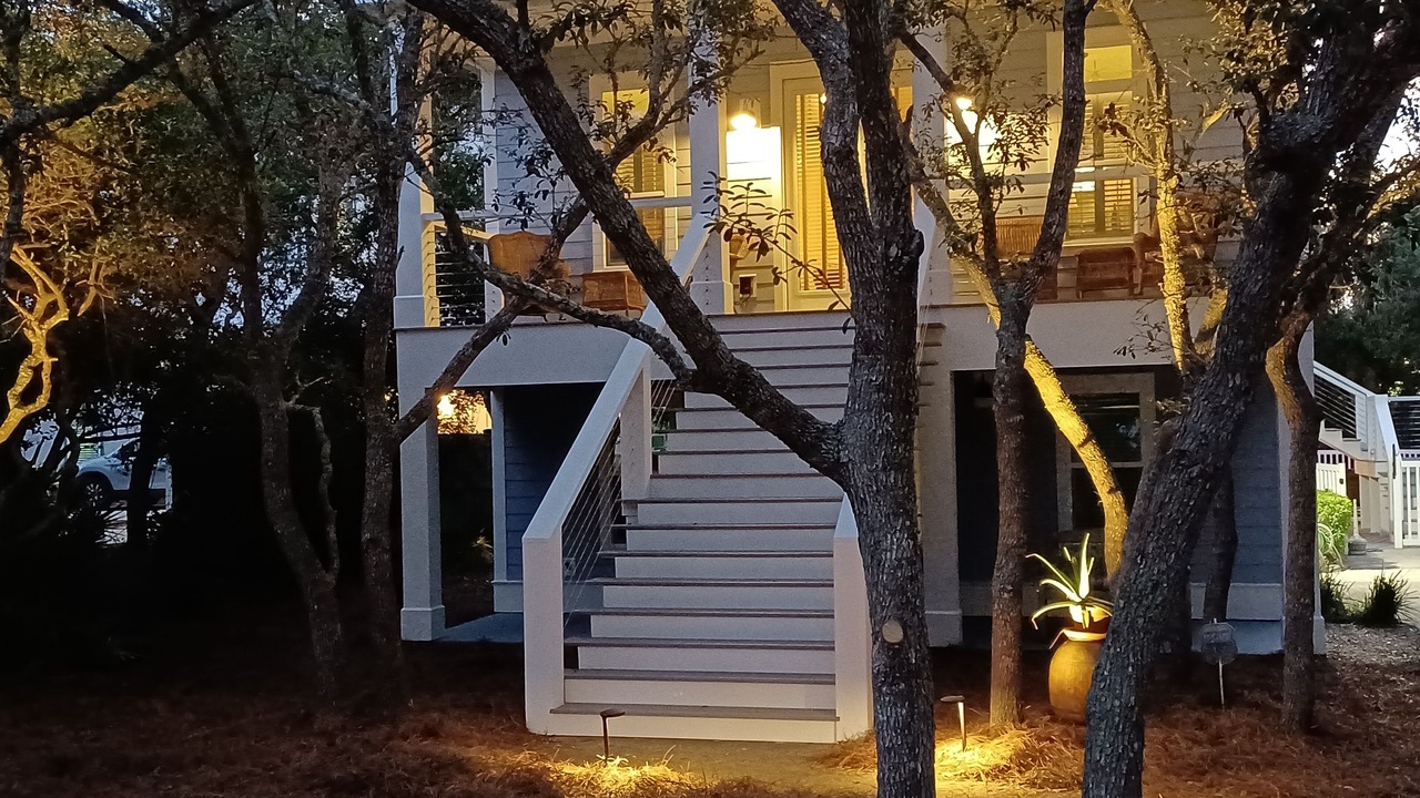 Photo of Outdoor in White's Gulfview
