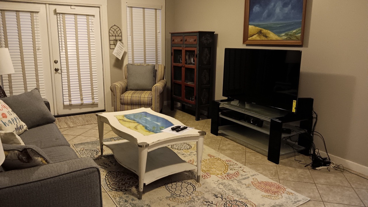 Photo of Livingroom in White's Gulfview