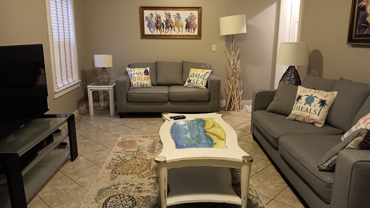 Photo of Livingroom in White's Gulfview