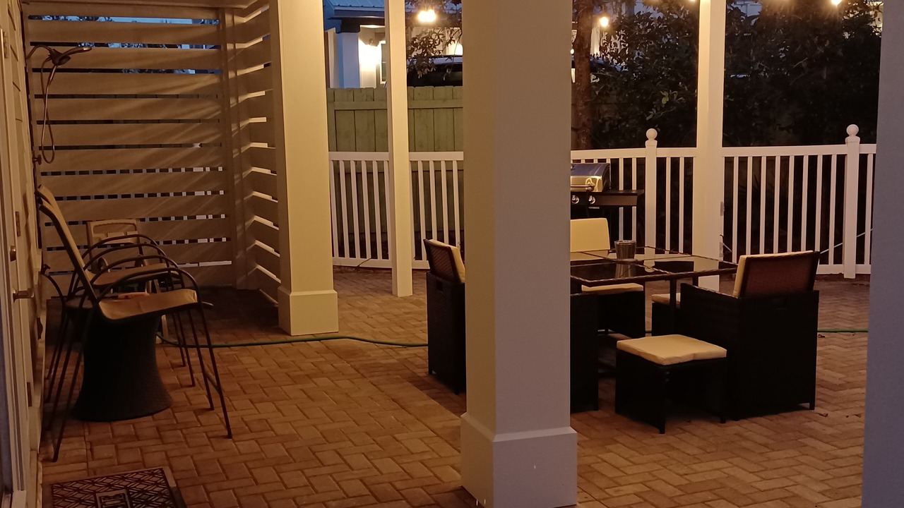 Photo of Outdoor in White's Gulfview