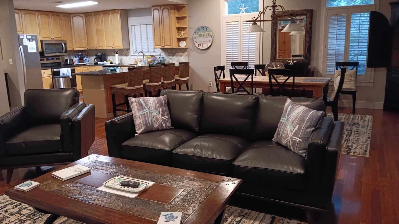 Photo of Livingroom in White's Gulfview