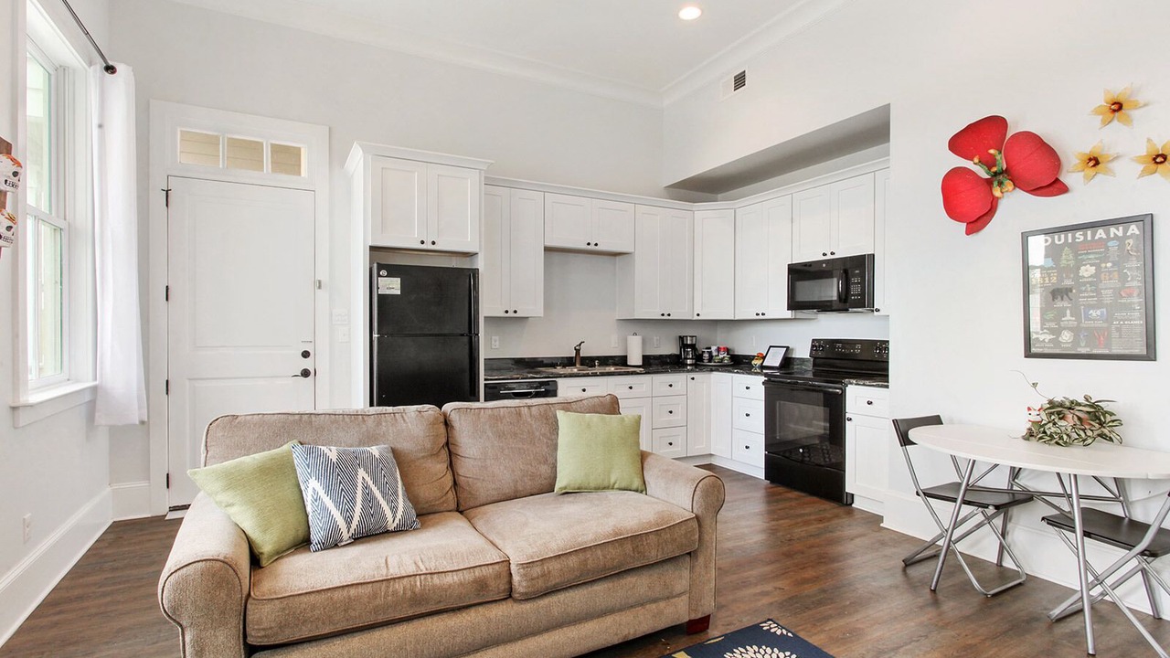 Photo of Livingroom in Algiers Point