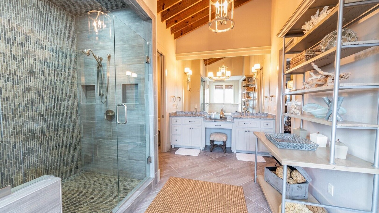 Photo of Bathroom in Plantation
