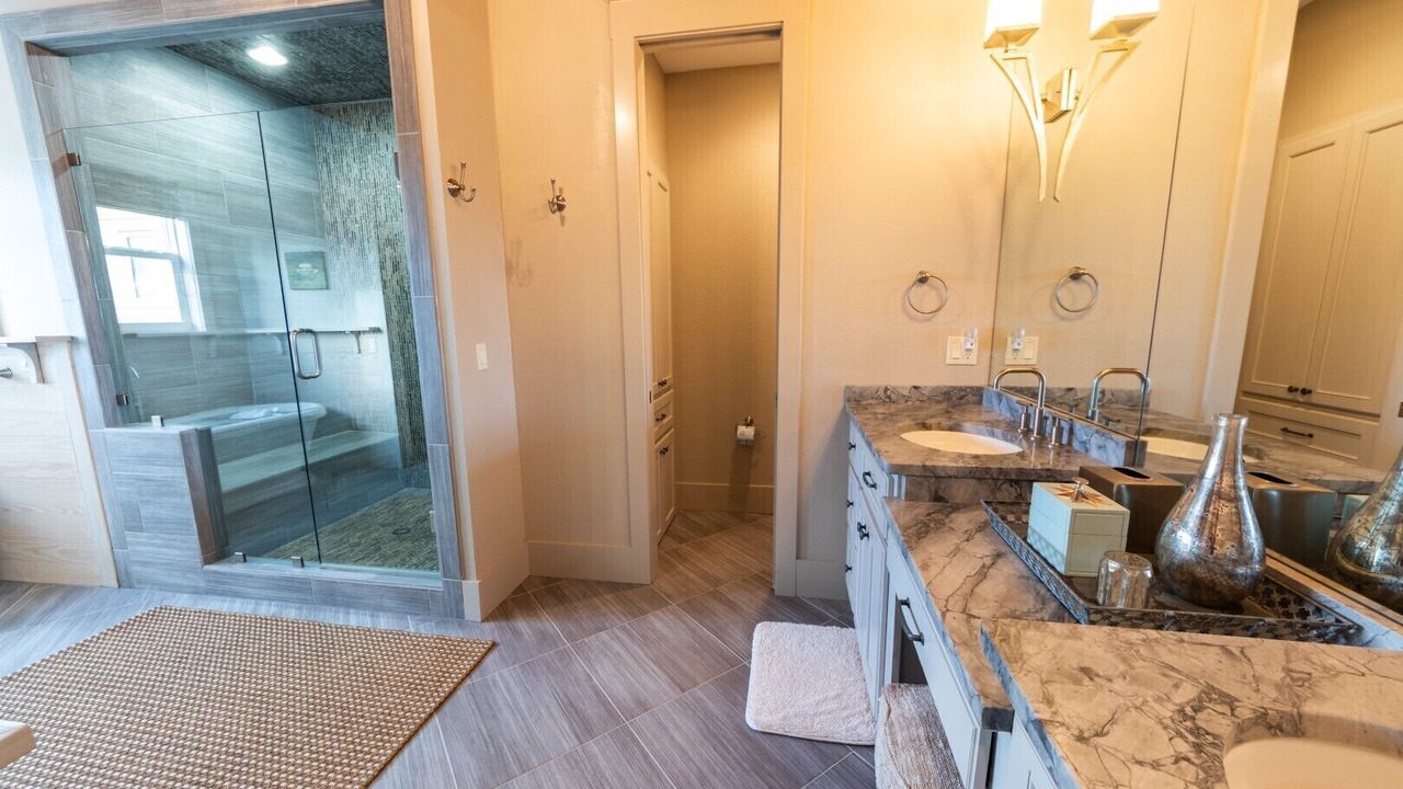 Photo of Bathroom in Plantation
