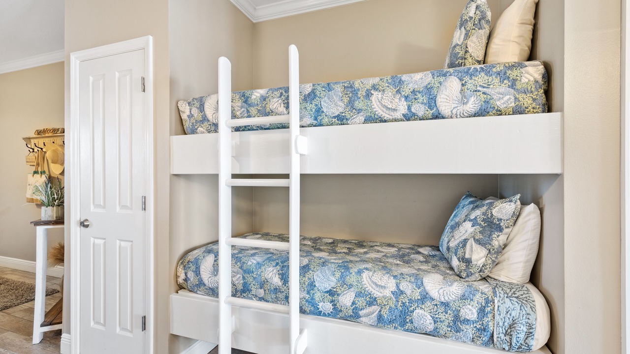 Photo of Bedroom in Miramar Beach