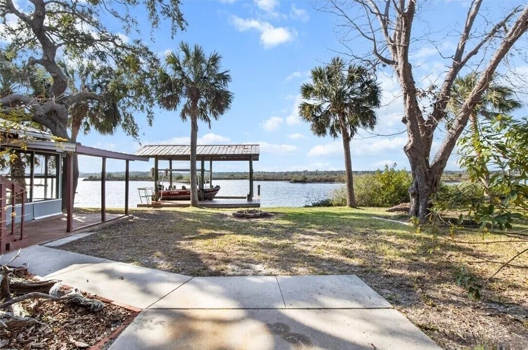 Photo of Patio Balcony in Old Homosassa