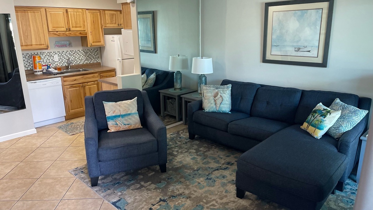 Photo of Livingroom in Biltmore Beach