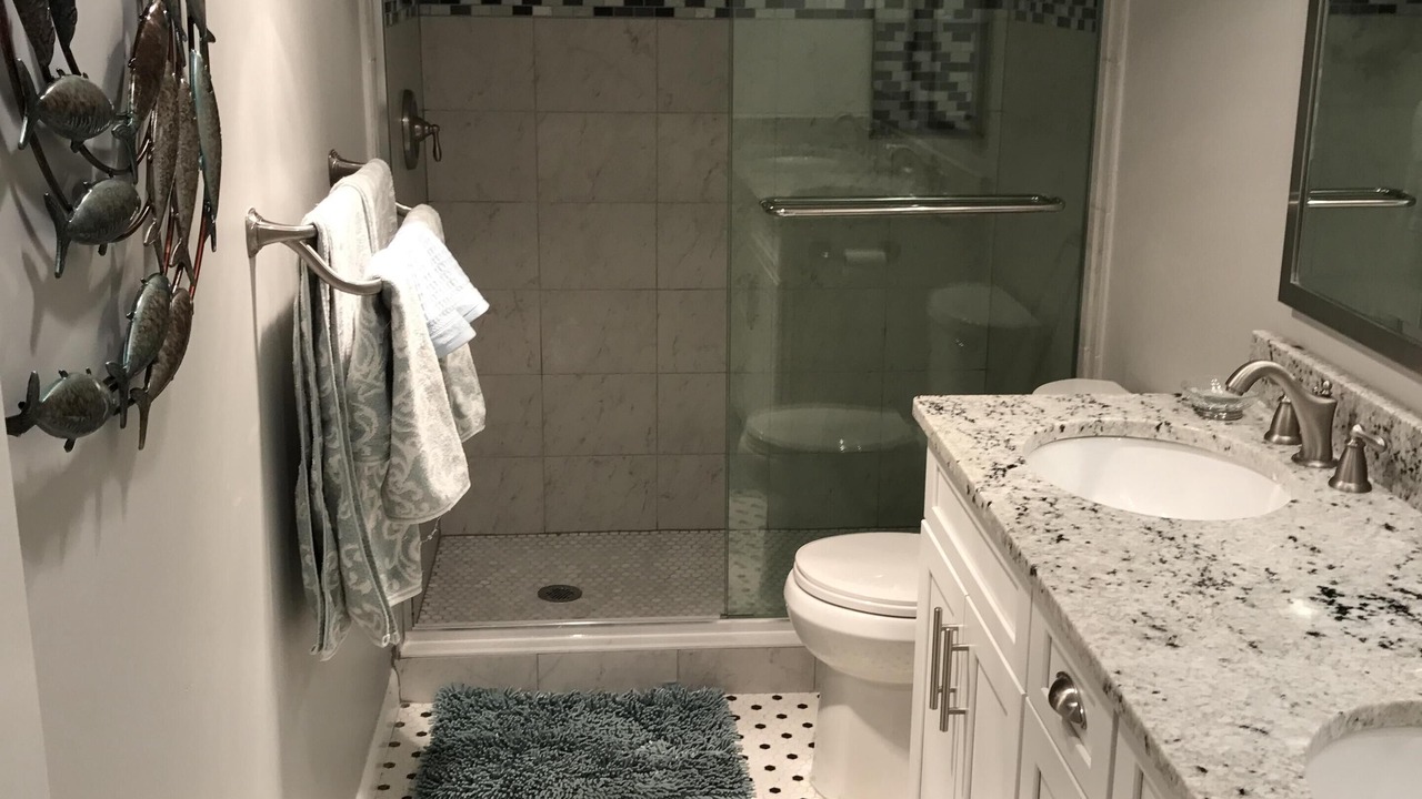 Photo of Bathroom in Park Shore
