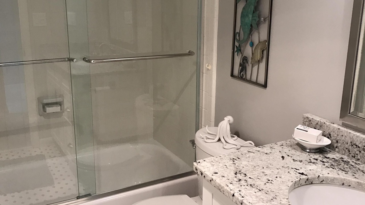 Photo of Bathroom in Park Shore