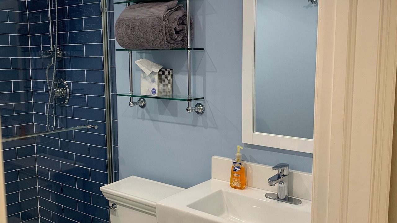 Photo of Bathroom in Park Shore