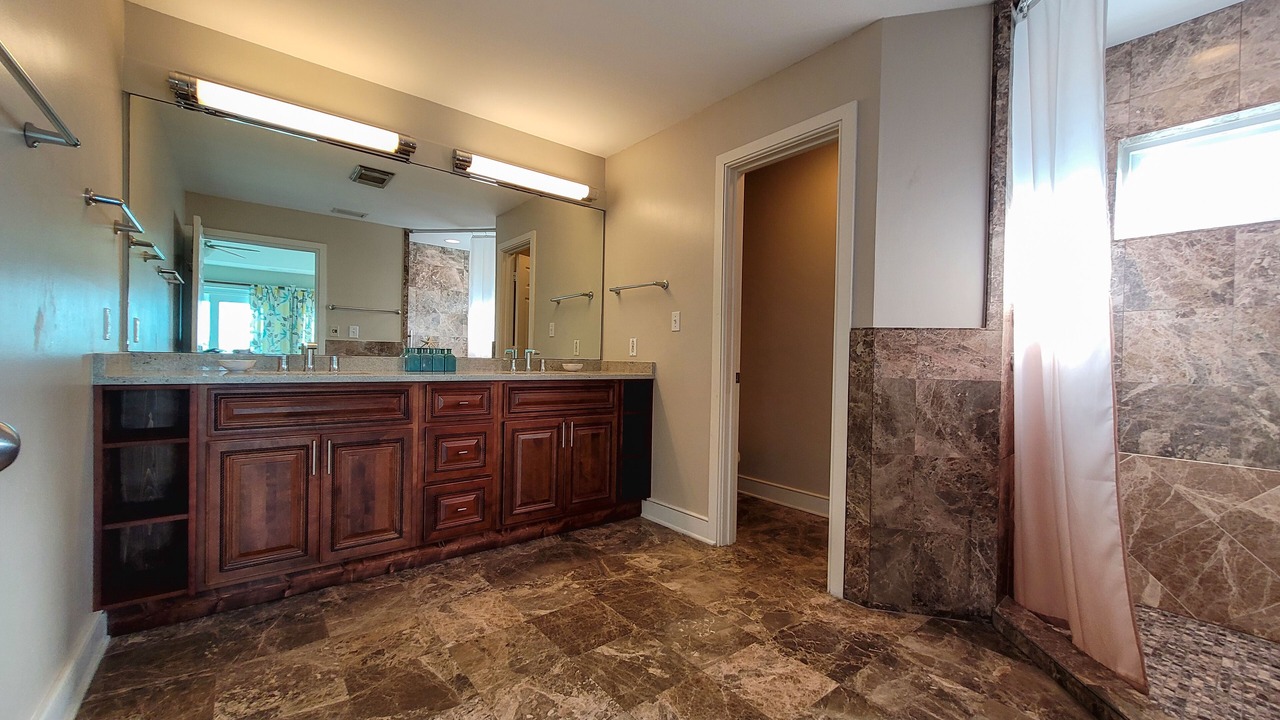 Photo of Bathroom in Plantation
