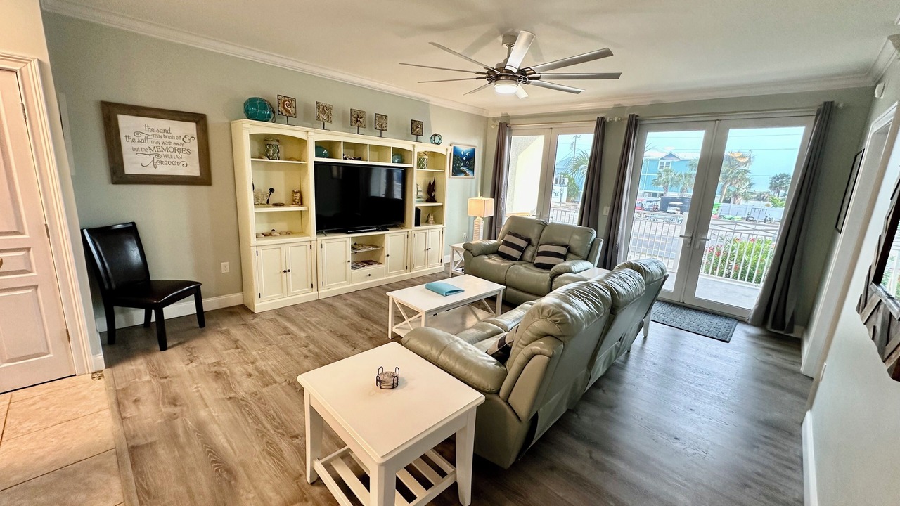 Photo of Livingroom in Mexico Beach
