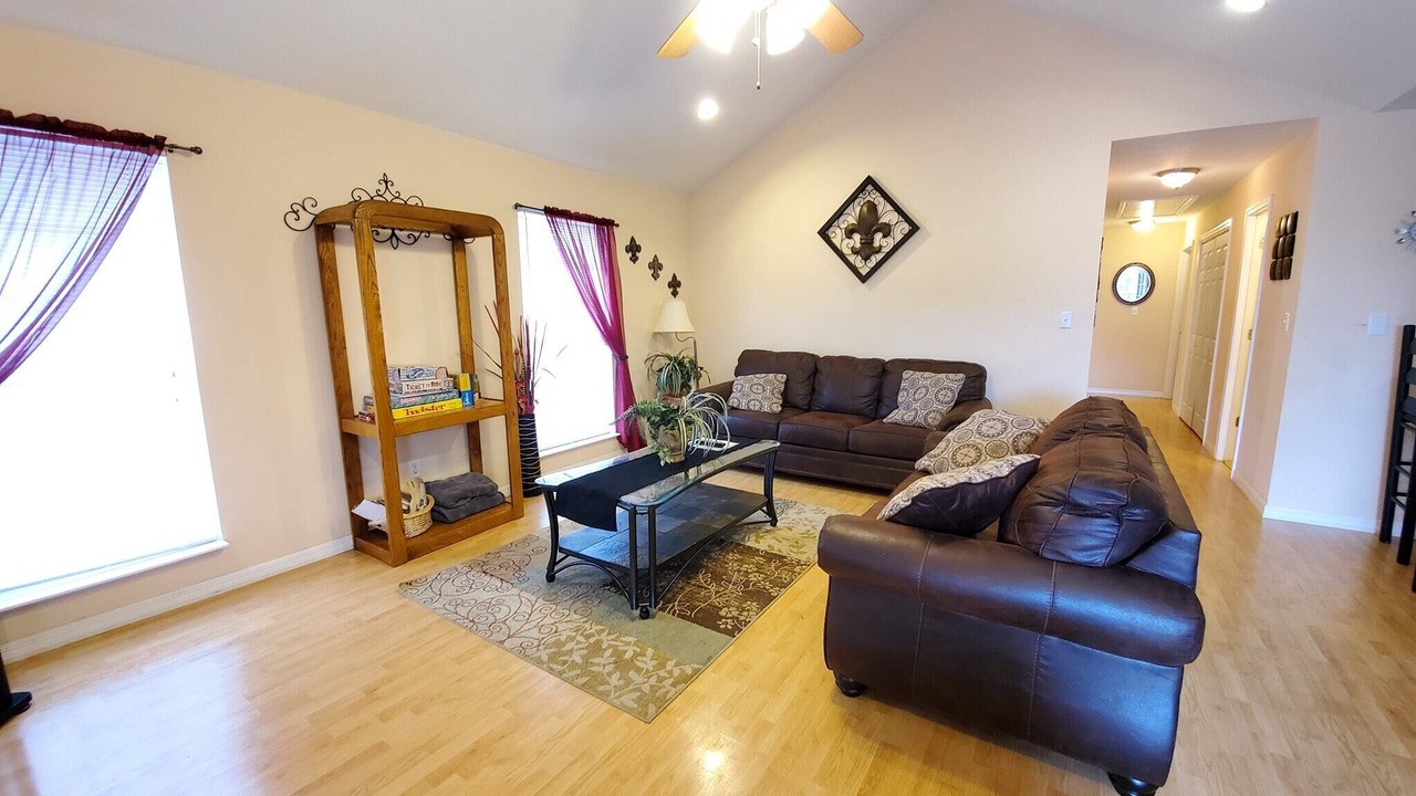 Photo of Livingroom in Shoreline Park