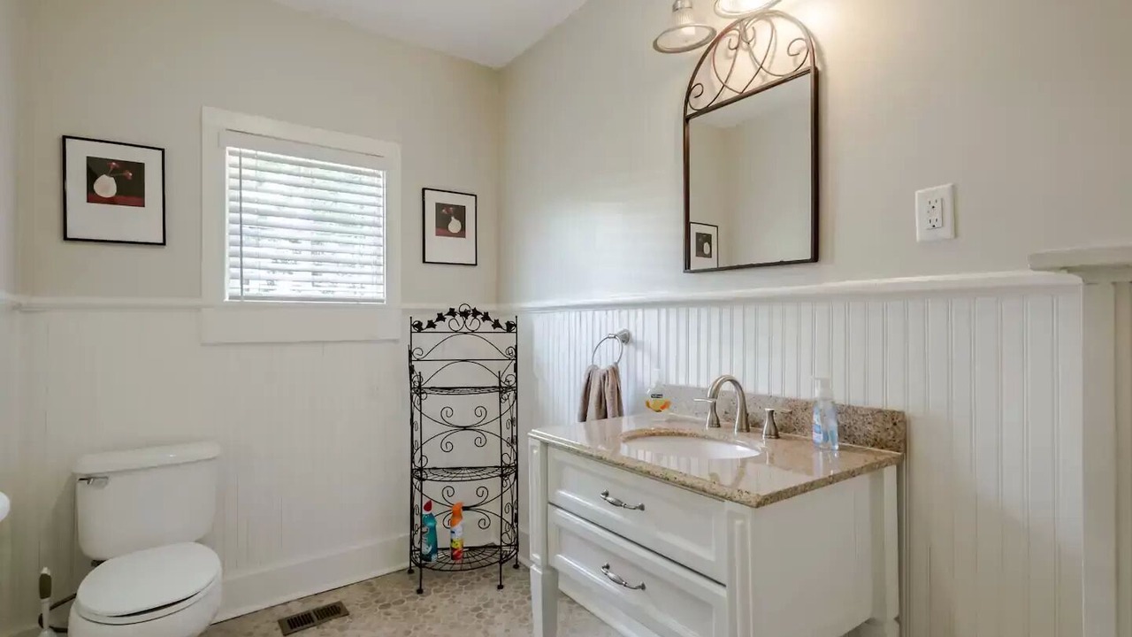 Photo of Bathroom in Central Business District
