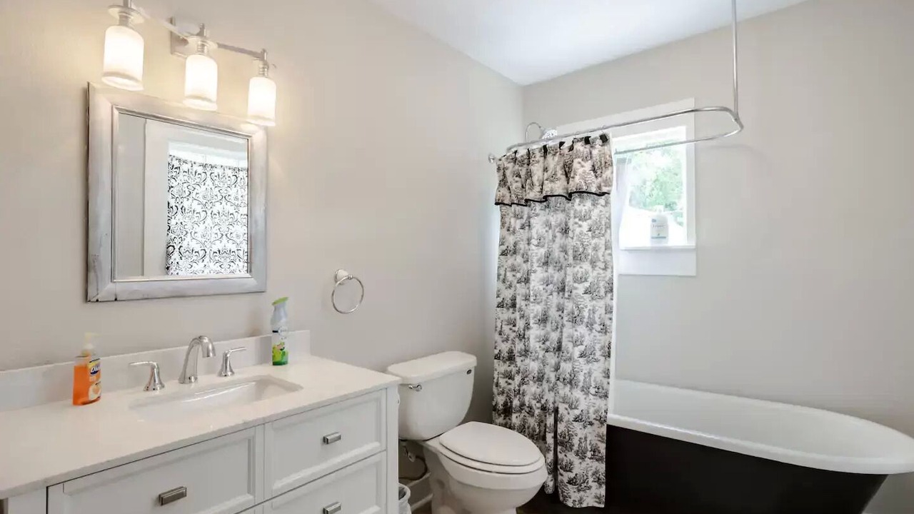 Photo of Bathroom in Central Business District