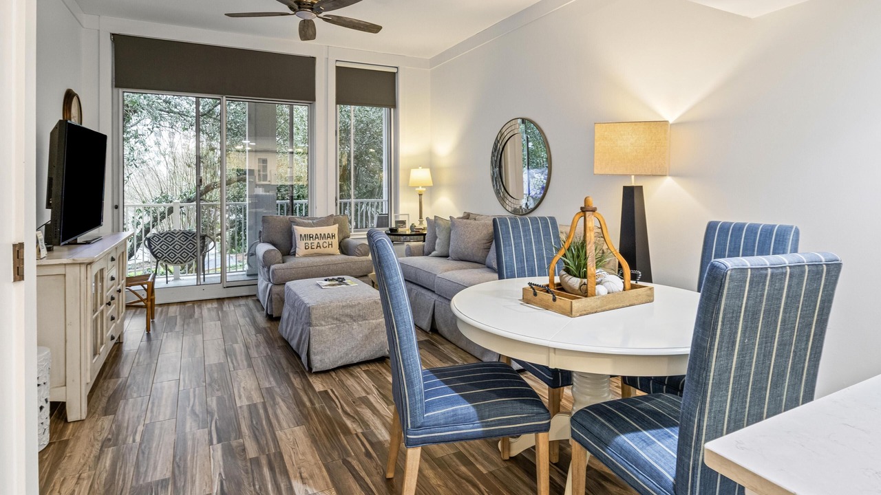 Photo of Livingroom in Baytowne Wharf