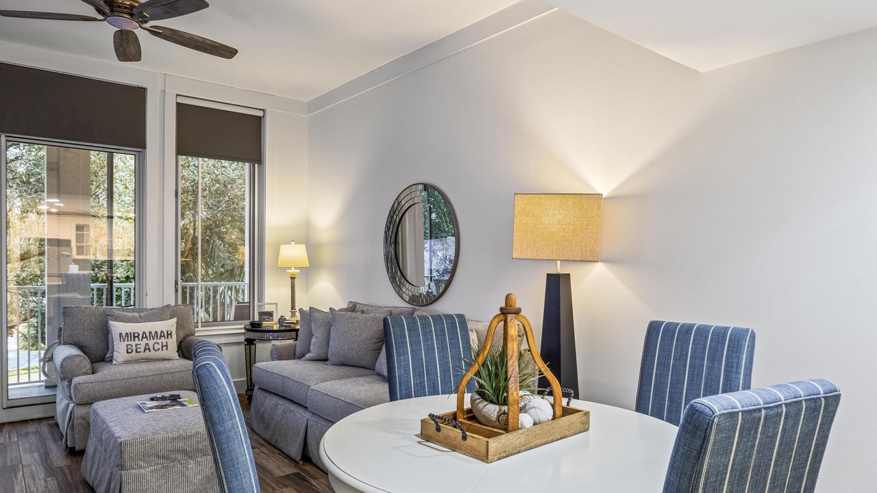 Photo of Livingroom in Baytowne Wharf