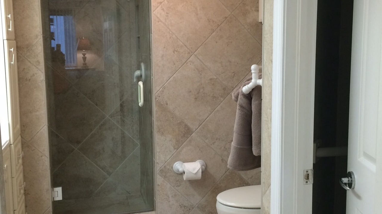 Photo of Bathroom in Vanderbilt Beach