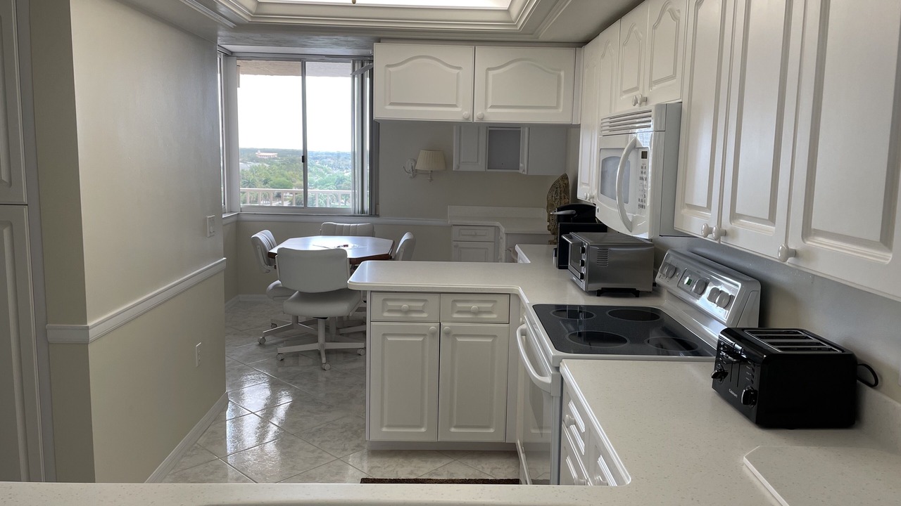 Photo of Kitchen in Vanderbilt Beach