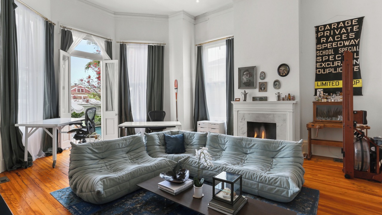 Photo of Livingroom in Esplanade Ridge