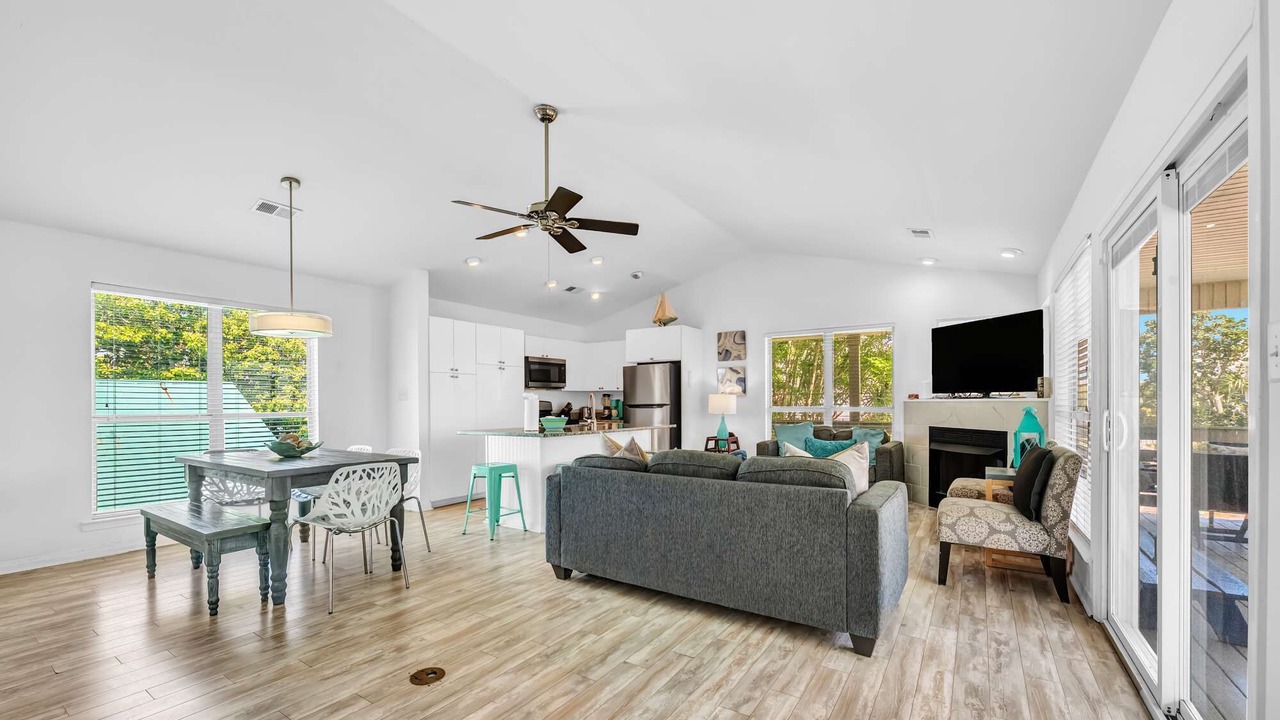Photo of Livingroom in Crystal Shores
