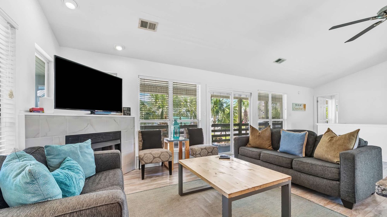 Photo of Livingroom in Crystal Shores