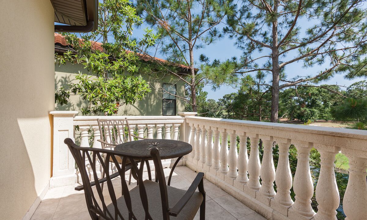 Photo of Patio Balcony in Villa Lago