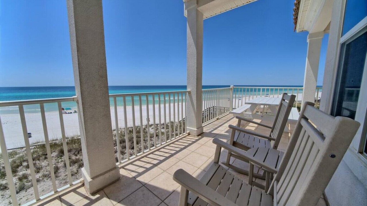 Photo of Patio Balcony in Fort Bay