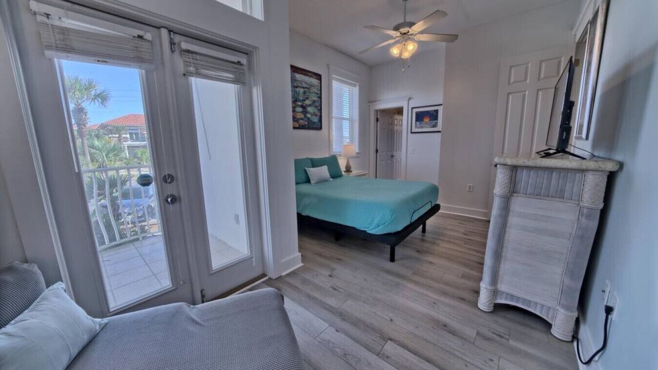 Photo of Bedroom in Hollywood Beach
