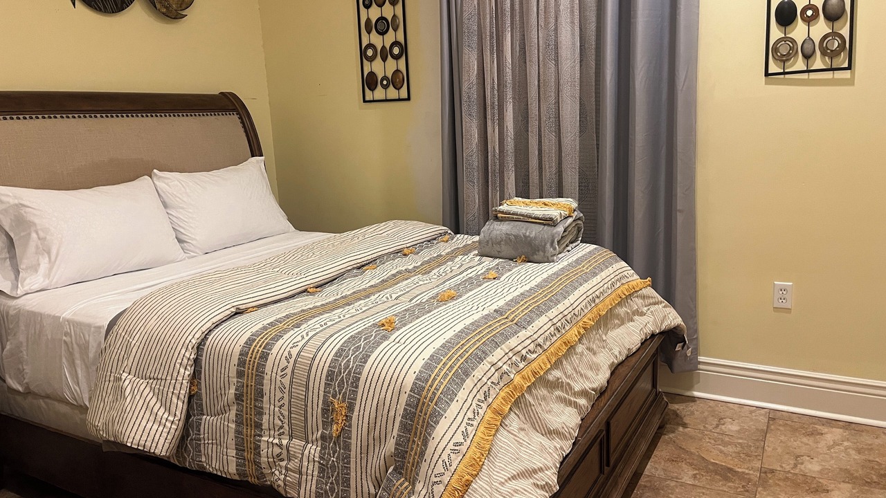 Photo of Bedroom in Little Woods