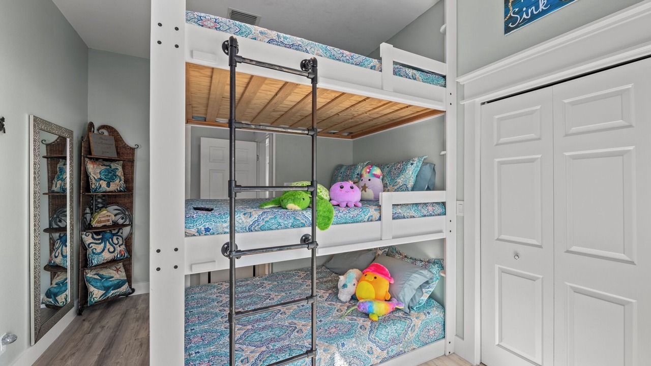 Photo of Bedroom in Crystal Beach