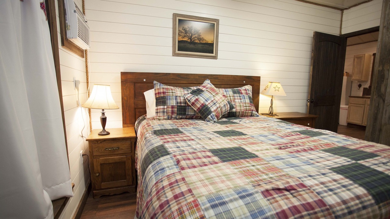 Photo of Bedroom in Deweyville