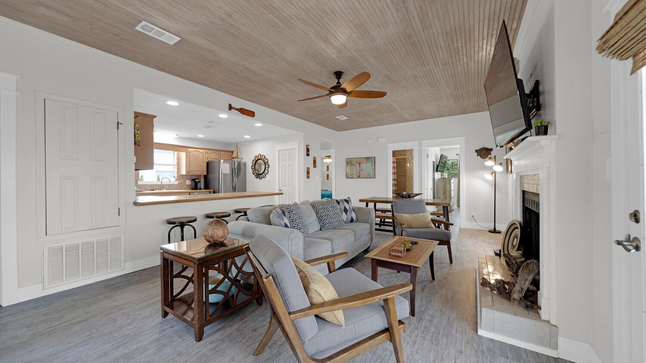 Photo of Livingroom in Clipper Cove