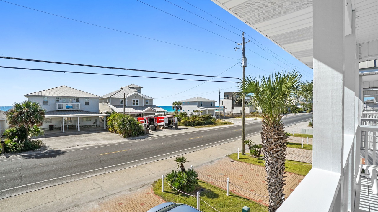 Photo of Patio Balcony in Lullwater Beach