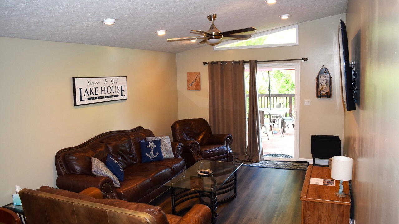 Photo of Livingroom in Guntersville