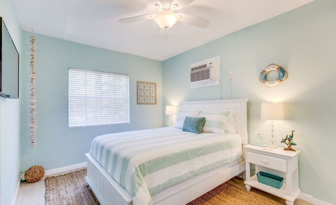 Photo of Bedroom in Bayside Historic District