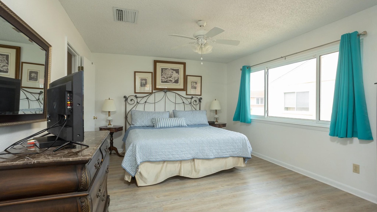 Photo of Bedroom in Pensacola Beach