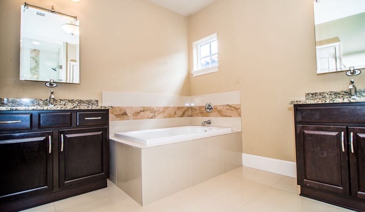 Photo of Bathroom in Villa Lago