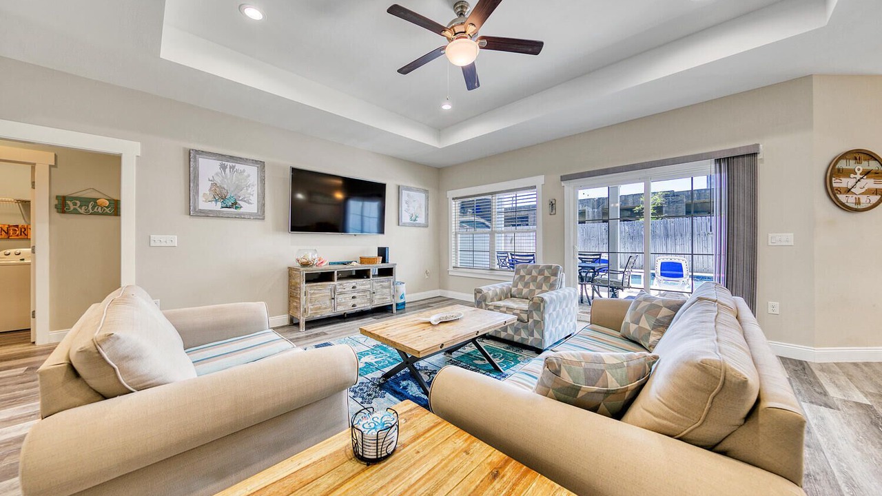 Photo of Livingroom in Bahama Beach